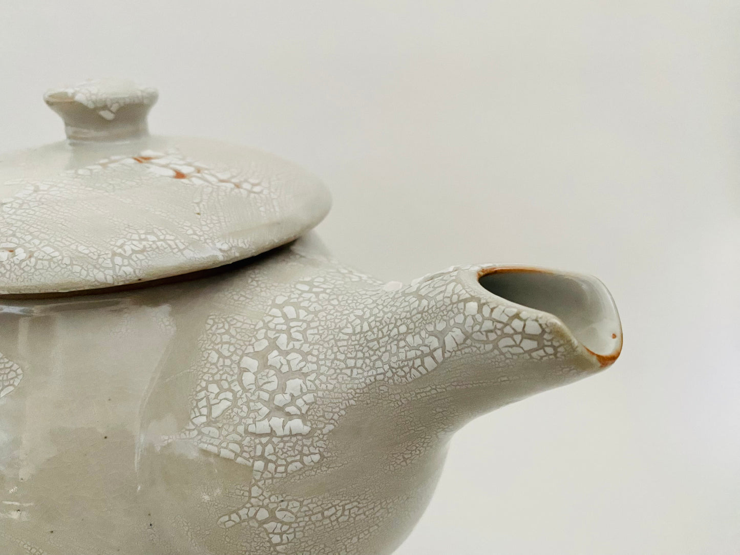 Large teapot with white crackle decoration
