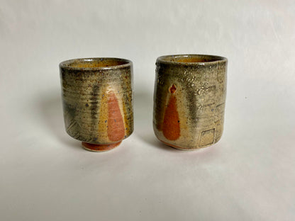 A pair of Shino yunomi with teardrop flashing marks